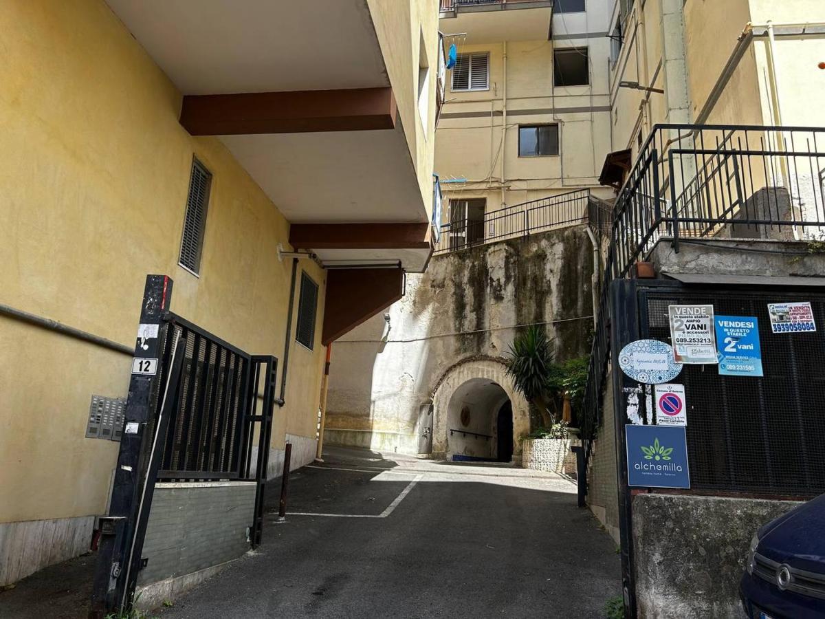 A Casa Di Roberta Appartement Salerno Buitenkant foto