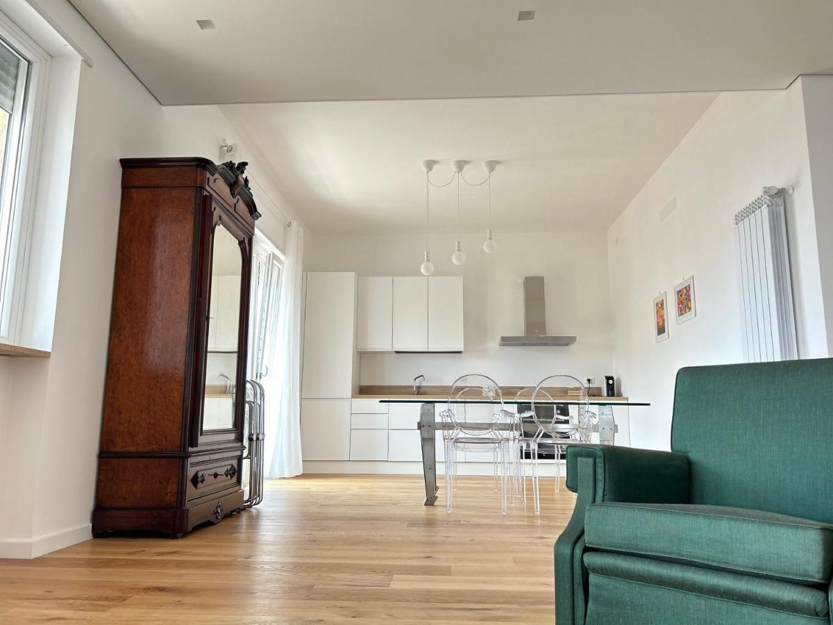 A Casa Di Roberta Appartement Salerno Buitenkant foto