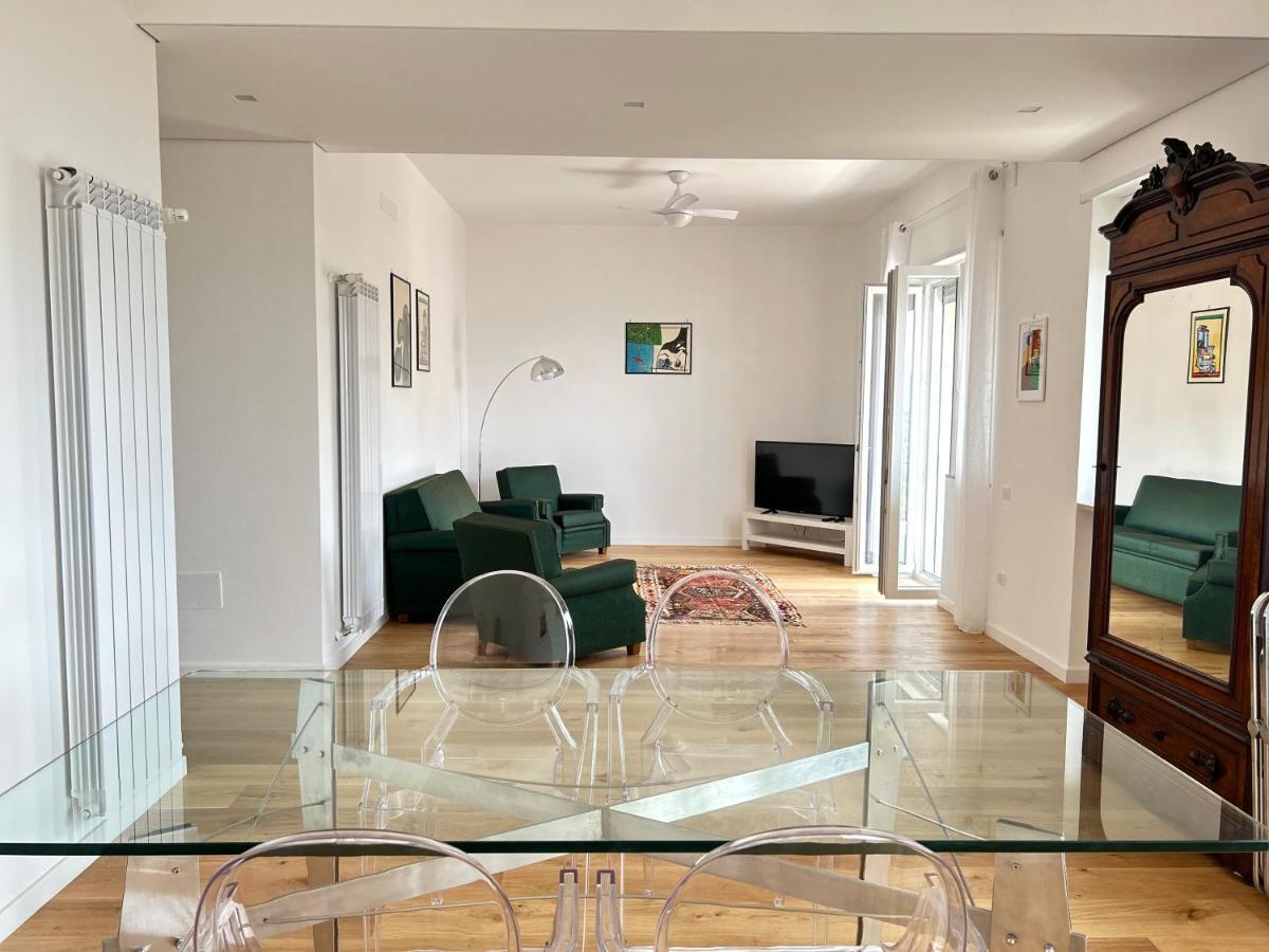 A Casa Di Roberta Appartement Salerno Buitenkant foto