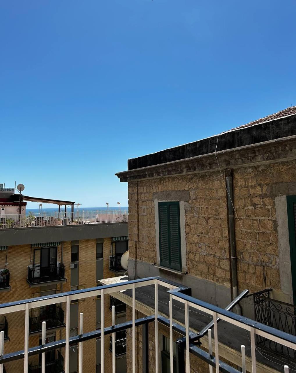 A Casa Di Roberta Appartement Salerno Buitenkant foto